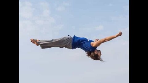 Slackline: il accomplit un véritable exploit