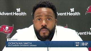 Bucs offensive lineman Donovan Smith makes it official