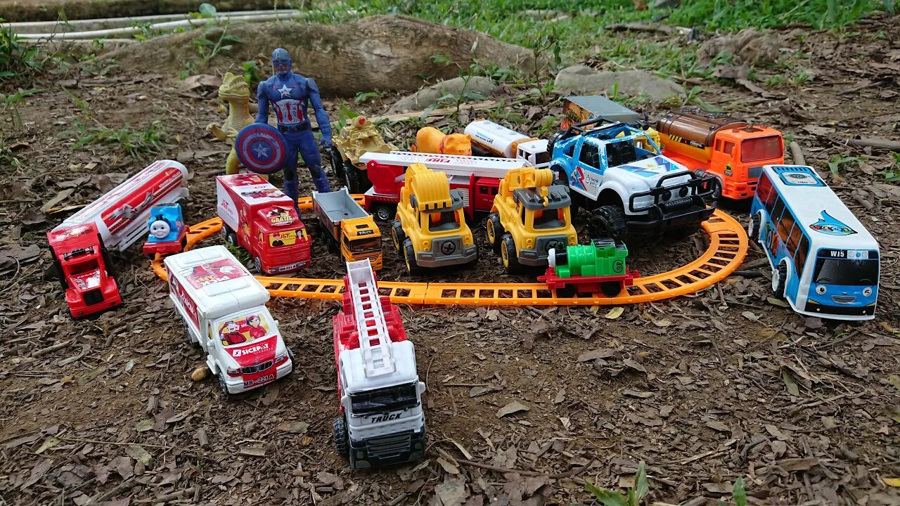 Mencari Harta Karun Mainan - Truk Molen, Mobil Paket, Ketera Api, Mobil Tayo, Captain America,