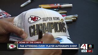 Hundreds of Chiefs fans line up for Tyrann Mathieu autograph