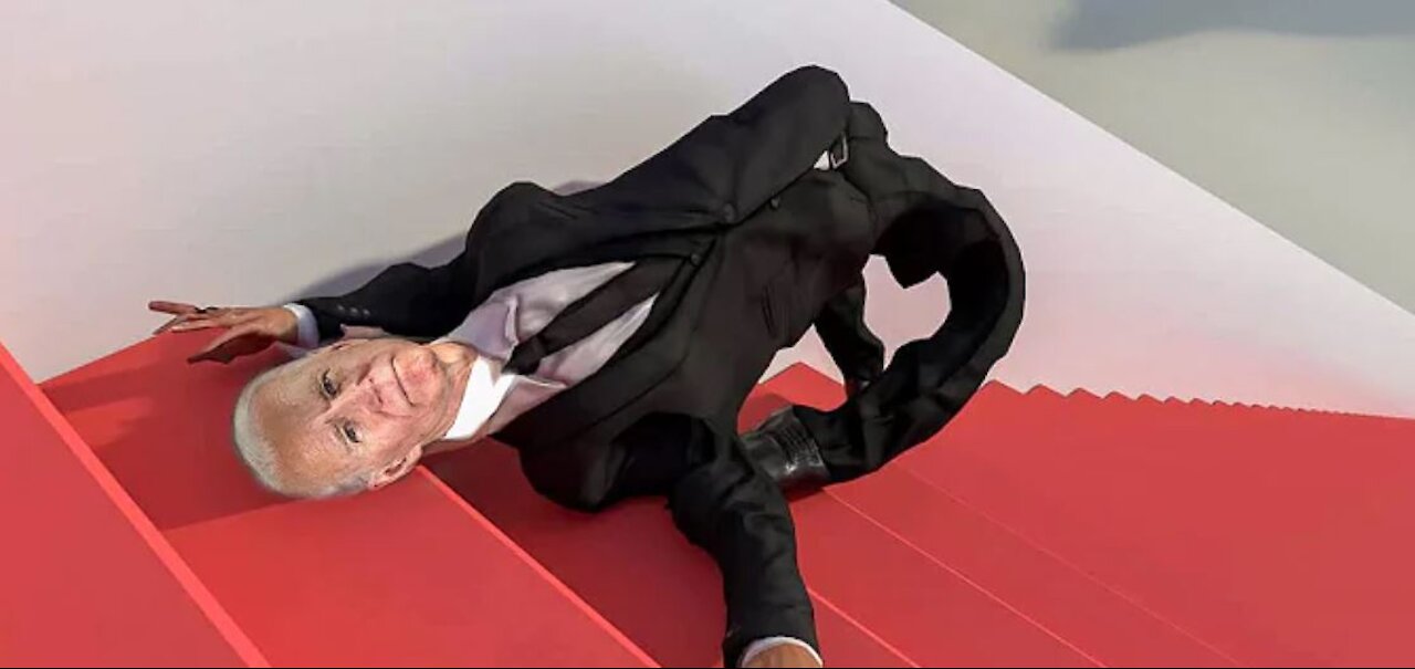 WATCH Again Joe Bidden FALLS so badly from Air force one