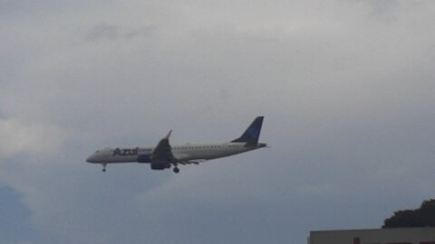 Embraer 195 PR-AYO na aproximação final antes de pousar em Manaus vindo de Campinas 15042021