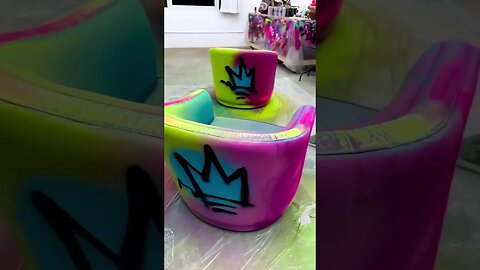 STREET ARTIST CUSTOMIZE A CHAIR 🔥 #graffitiart #graffiti #shorts