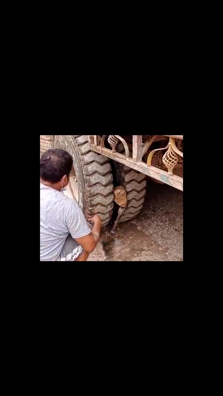 Removing a stucked rock Stone in truck tires