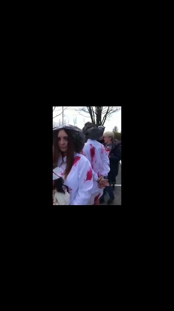 "Should I cry on camera?" The participants of an anti-Russian rally in Reykjavik are cheerfully preparing to portray suffering and clarify the details of their task