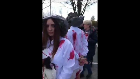 "Should I cry on camera?" The participants of an anti-Russian rally in Reykjavik are cheerfully preparing to portray suffering and clarify the details of their task