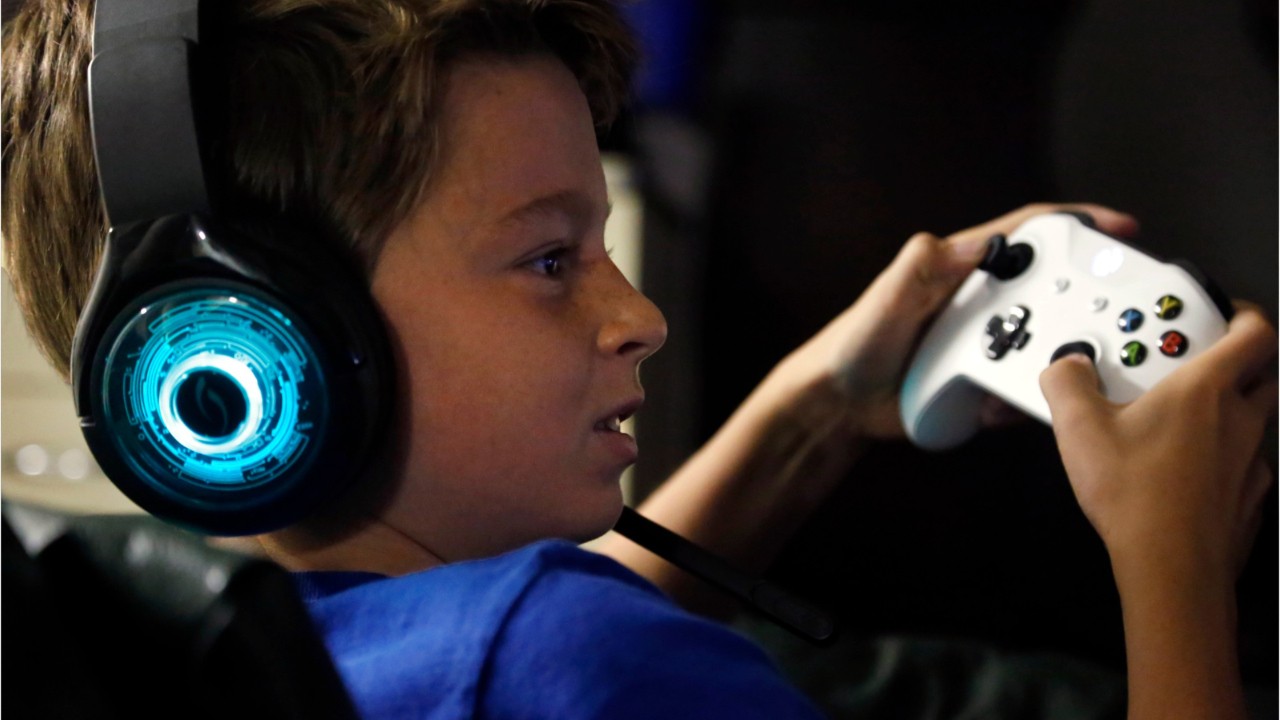 'Apex Legends' Players Exploit Pathfinder