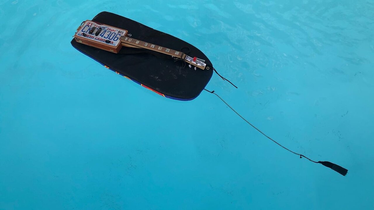 Cigar Box Guitar Dance of The Goest Crab