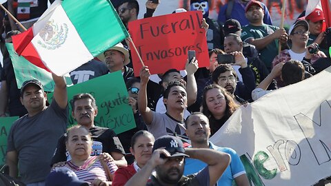 Poll Shows Mexican Residents Are Losing Their Tolerance For Migrants