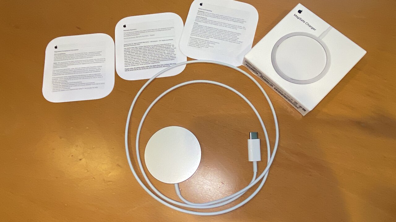 Just a Detailed Up-close Look at @ Apple - MagSafe Wireless iPhone Charger - White MHXH3AM