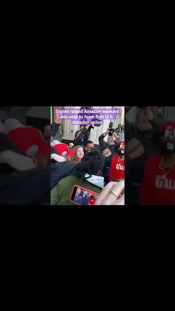 Amazon Workers in Staten Island Win Vote to Form First U.S. Amazon Union