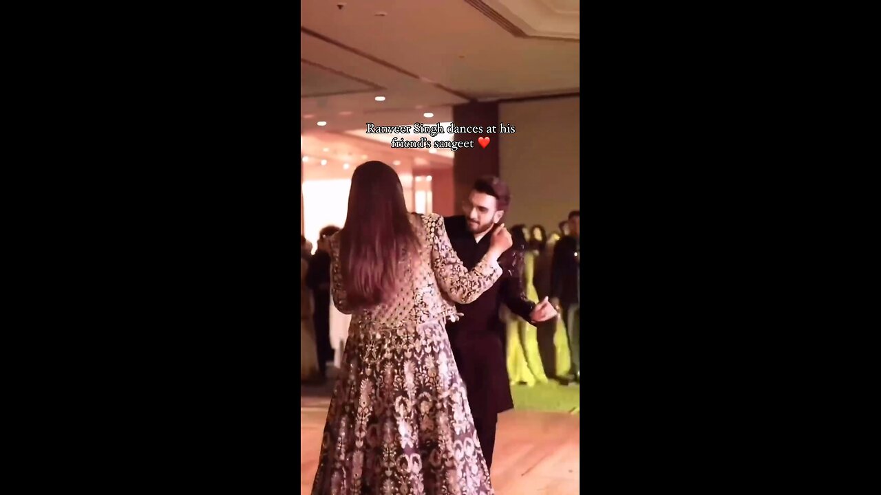 Ranveer Singh dancing his heart out on his friend’s wedding