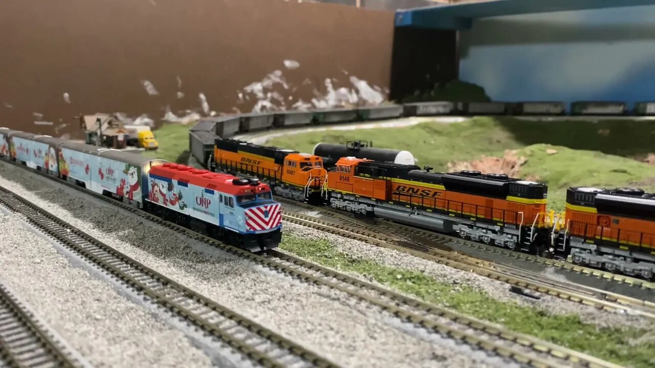 Kato Christmas train review incoming