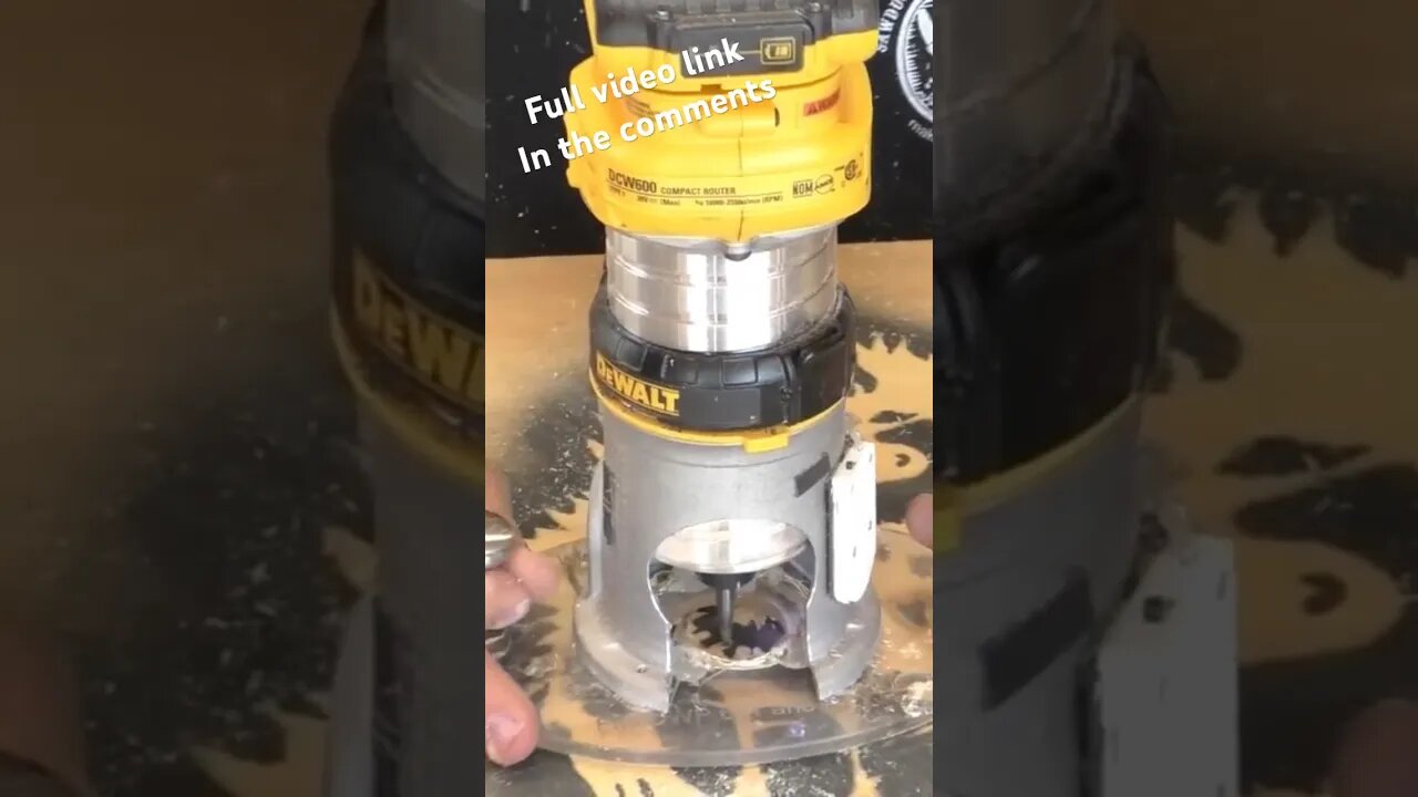 How to have the best control with the router when freehand carving. #freehand #handcarved #wood