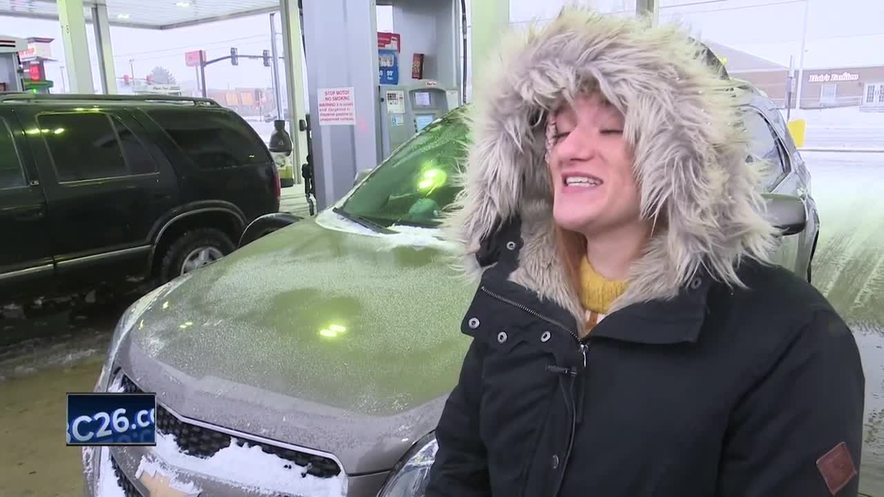 Drivers react to snowy morning commute