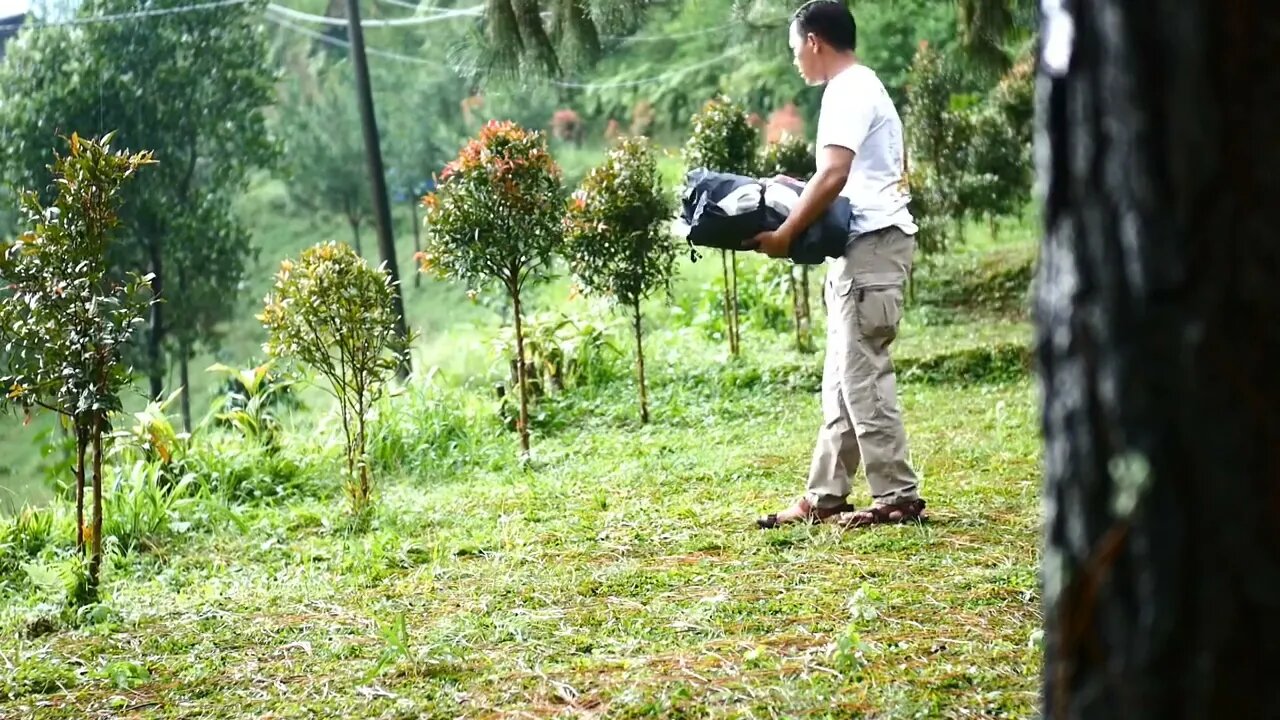 SOLO CAMPING - BERKEMAH DI SAAT HUJAN DAN MENIKMATI SECANGKIR KOPI. ASMR-5