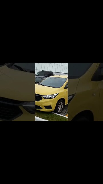 Chevrolet Spin amarela