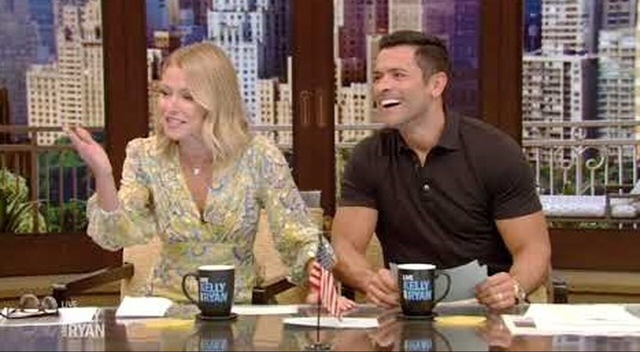 Kelly Finds One of Mark's Old Relationship Mementos