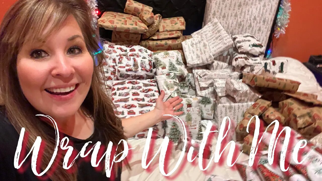 Wrap Christmas presents with me! | Speed Wrap With Me | Christmas Vlog 2022 | Large family