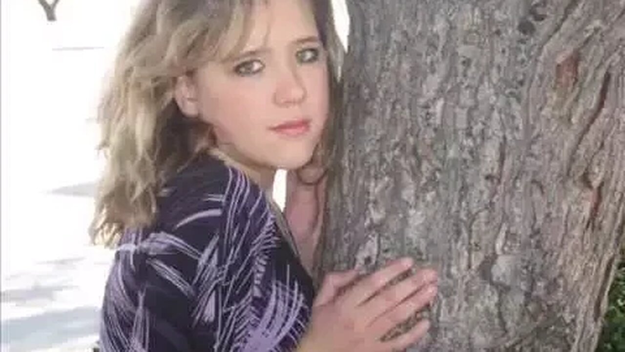 Briana and Taylor play in Trees!