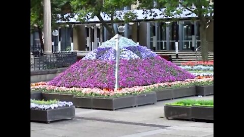 Is purple pyramid near Queen Victoria statue more globalist symbolism?