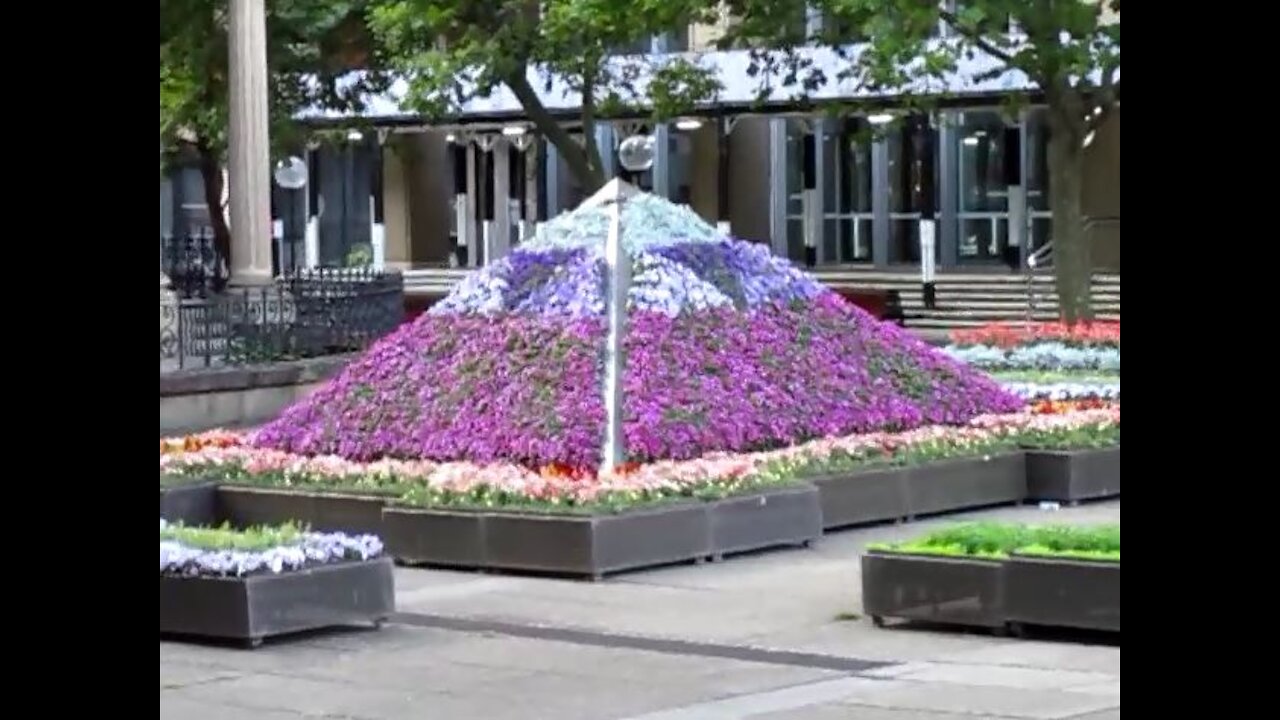 Is purple pyramid near Queen Victoria statue more globalist symbolism?