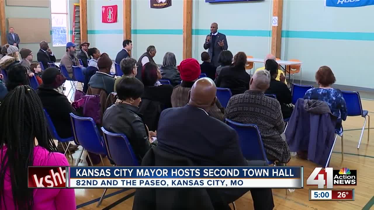 Kansas City mayor hosts second town hall