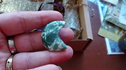 Unboxing my November 2021 Witches Moon Box.