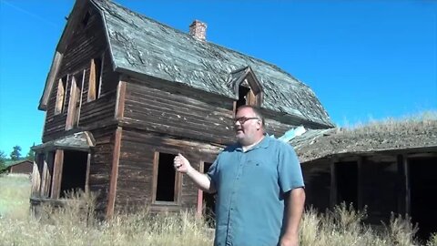 Visiting an Abandoned log Cabin Homestead 4