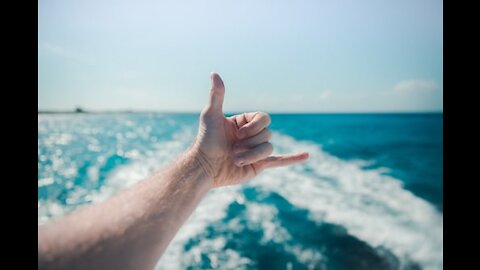 Classic and sophistiicated hands gestures from Italians ;)