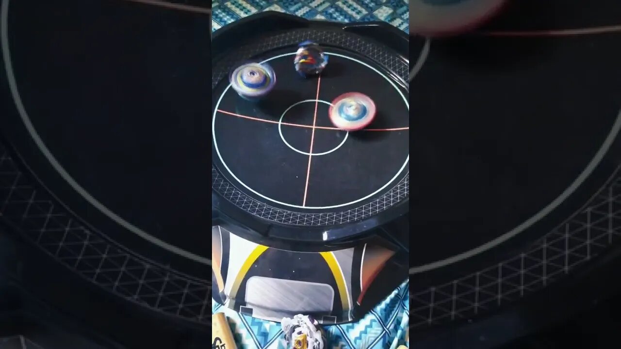 batalha de beyblade valtryek vs valtryek vs valtryek #batalhadebeyblade