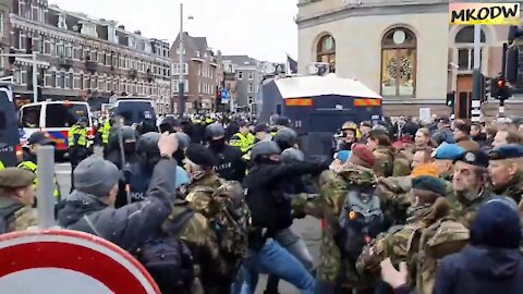 Dutch soldiers attacked by Dutch police (Amsterdam 1\2\2022)