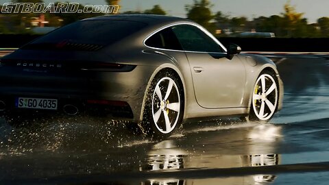 Porsche 911 Carrera S (992) Wet Mode demonstration