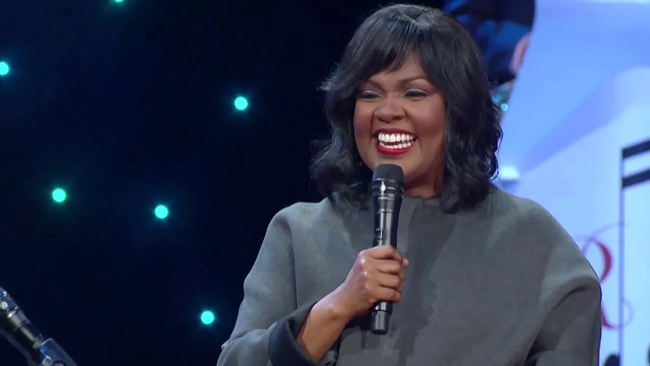 CeCe Winans - "Never Have To Be Alone" & Interview (Live at the CabaRay Showroom)