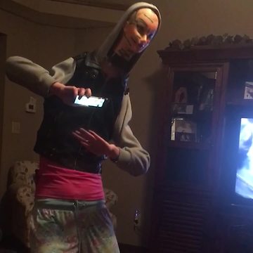 "This Mannequin Head Dance Is So Hilarious"