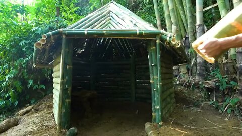 Bamboo huts and clay fireplaces on cliffs. ~14