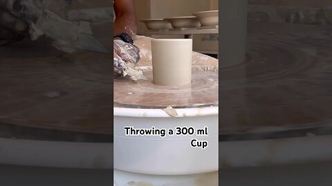 Throwing a 300 ml cup #pottery #ceramic #studiopottery #potterywheel #handmadeceramics #cake #diy