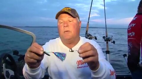 Midwest Outdoors - The Mepps Crew on the Bay of Green Bay for Walleye and More.