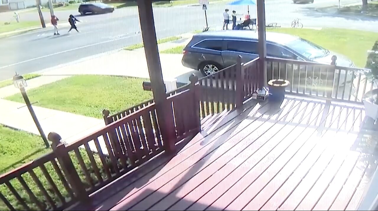 WATCH: Criminals are Robbing Lemonade Stands Now