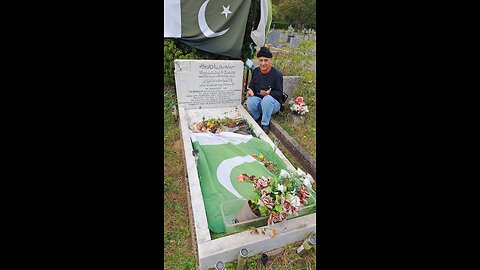 Mazhar Saeed visiting grave of Ch. Rehmat Ali