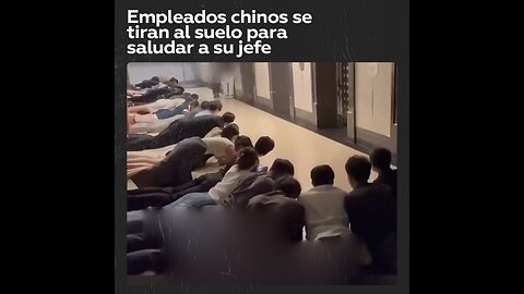 Así es cómo los empleados chinos rinden saludo a su jefe