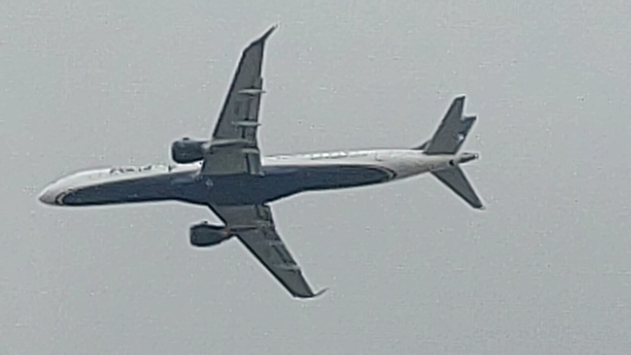 Embraer 195 PR-AXG departing from Fortaleza to Recife