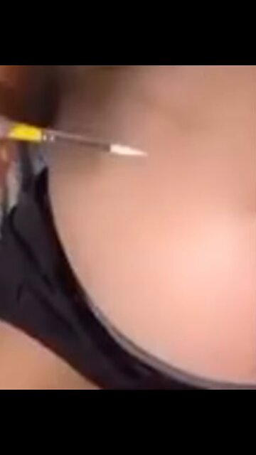 FINGE QUE ELA DESENHOU…