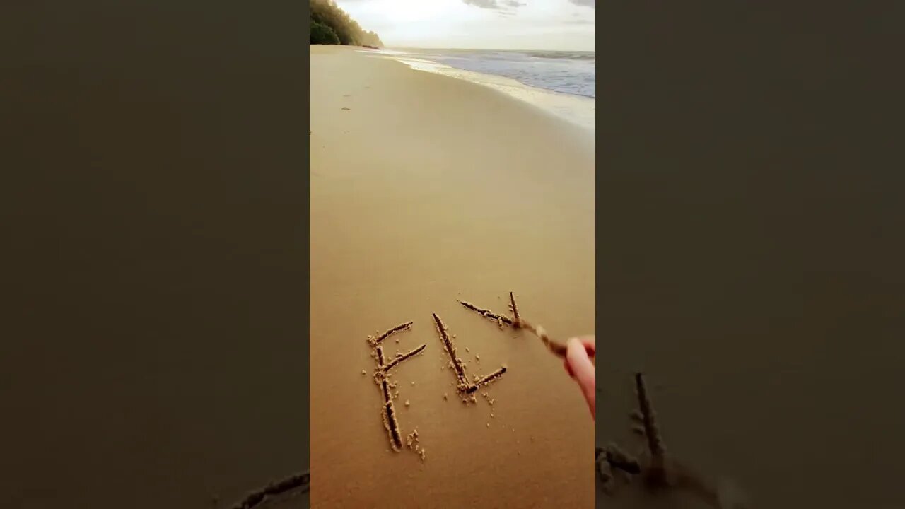 The beach writer #flyon #coldplay