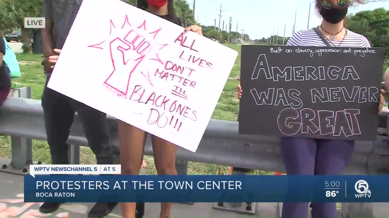 Protesters line intersection in Boca Raton