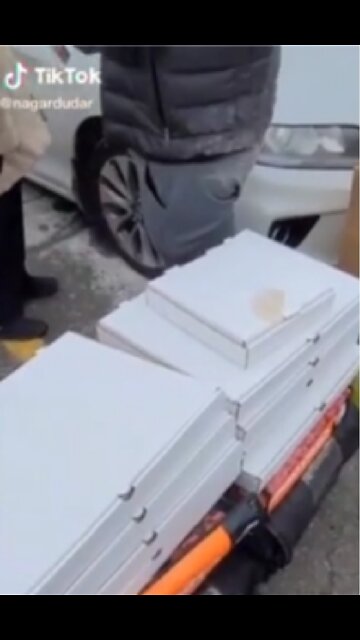 Canadians Feeding Our Truckers