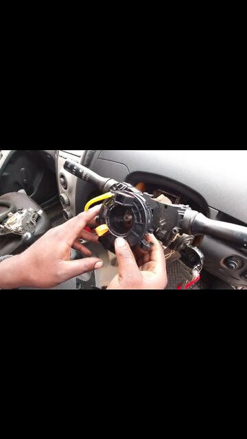 TOYOTA YARIS - HOW TO INSTALL CLOCK SPRING #Shorts