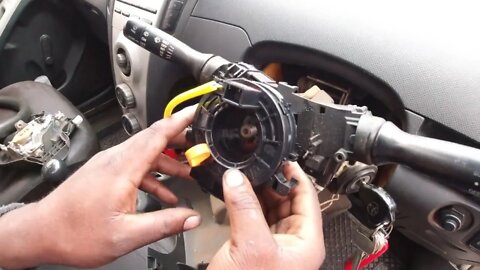 TOYOTA YARIS - HOW TO INSTALL CLOCK SPRING #Shorts