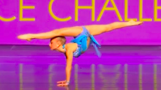 Amazingly Flexible Young Dancer Amazes Crowd