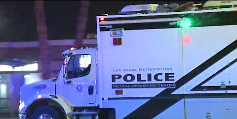 Las Vegas police respond to barricade situation overnight Wednesday